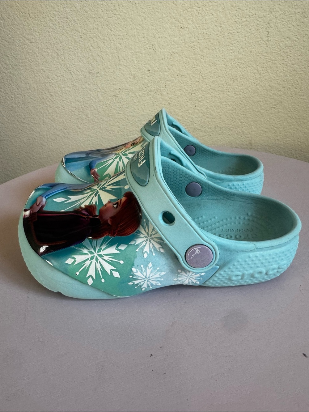 CROCS Light Blue Frozen Character Clog Shoes size 10 - Picture 6 of 10